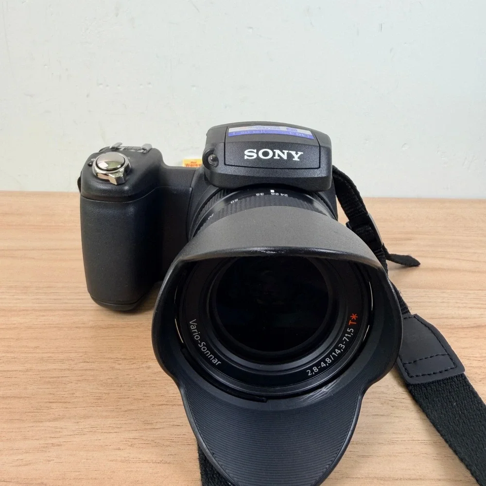 Sony Cyber-shot DSC-R1 10.3MP Bridge Camera w/ Carl Zeiss Vario-Sonnar 24-120mm
